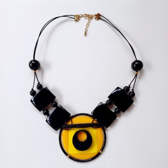 black and yellow necklace - Picture 2 of 9